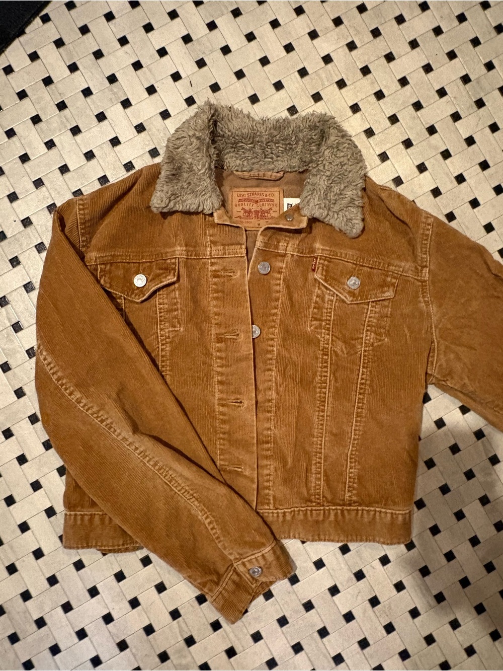 Levi's women’s caramel brown Corduroy Jacket with Sherpa Collar size Medium